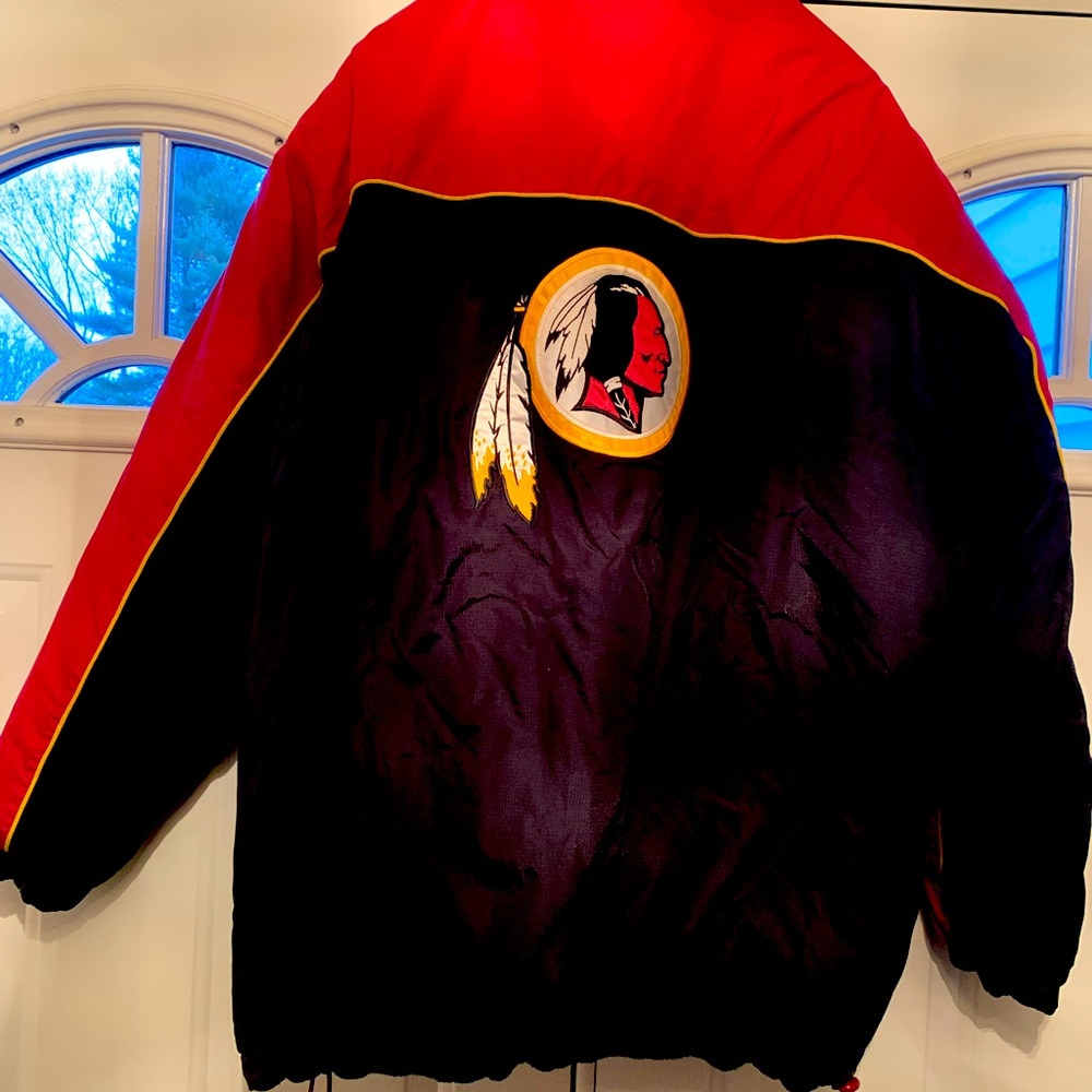 An authentic Washington Redskins jacket. - Picture 2 of 7
